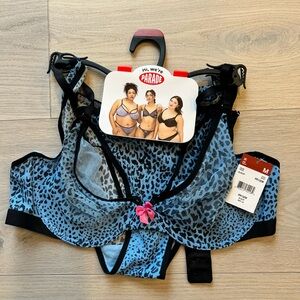 Vibrant Blue Leopard Print Underwire Bra with Adjustable Straps & Panties